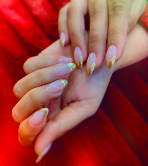 Gold tip nail art